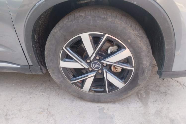 Used BYD Song Pro New Energy 2024 HONOR Edition DM-i 71KM Navigation Model Right Front Wheel Hub