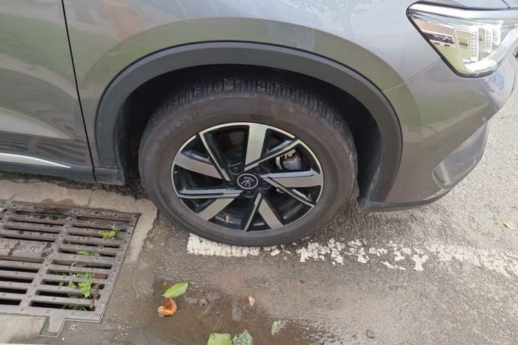 Used BYD Song Pro New Energy 2024 HONOR Edition DM-i 71KM Navigation Model Right Front Wheel Hub
