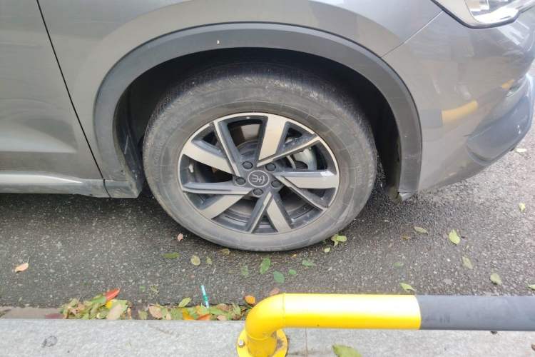 Used BYD Song Pro New Energy 2024 HONOR Edition DM-i 71KM Beyond Model Right Front Wheel Hub