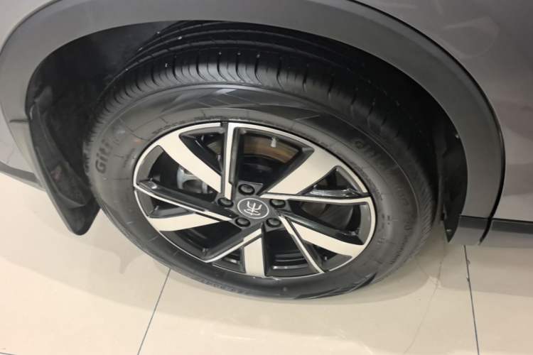 Used BYD Song Pro New Energy 2024 HONOR Edition DM-i 110KM Beyond Model Right Rear Wheel Hub