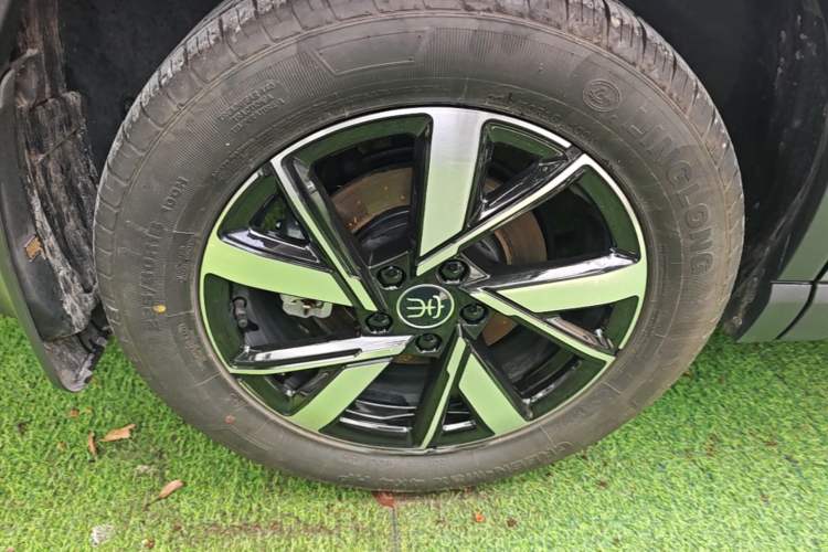 Used BYD Song Pro New Energy 2024 HONOR Edition DM-i 71KM Navigation Model Right Rear Wheel Hub