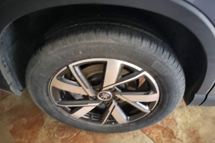 Used BYD Song Pro New Energy 2024 HONOR Edition DM-i 71KM Navigation Model Right Rear Wheel Hub