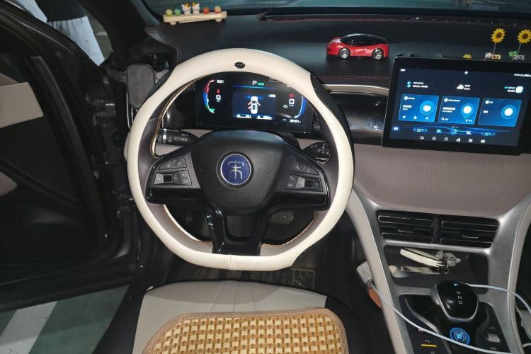 Used BYD Song Pro New Energy 2024 HONOR Edition DM-i 71KM Navigation Model Steering Wheel