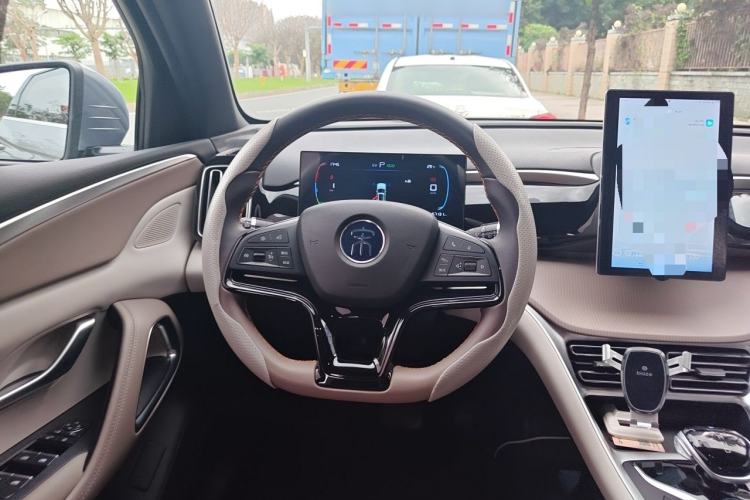 Used BYD Song Pro New Energy 2024 HONOR Edition DM-i 71KM Navigation Model Steering Wheel