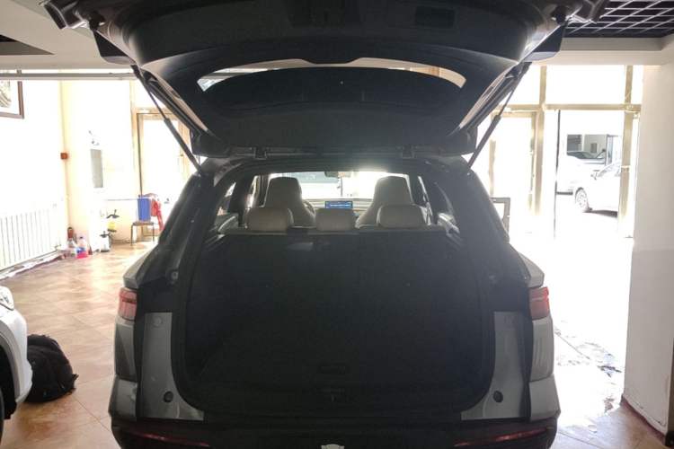 Used BYD Song Pro New Energy 2024 HONOR Edition DM-i 71KM Navigation Model Trunk