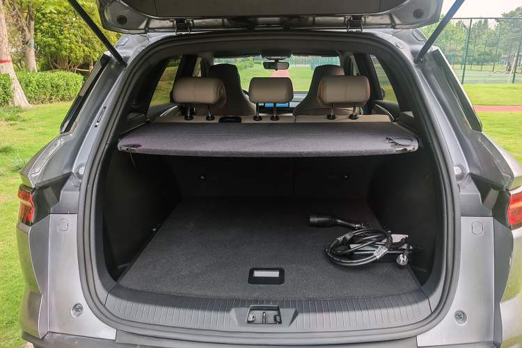 Used BYD Song Pro New Energy 2024 HONOR Edition DM-i 71KM Navigation Model Trunk