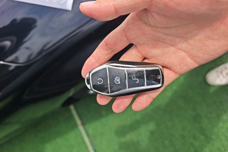 Used BYD Song Pro New Energy 2024 HONOR Edition DM-i 71KM Navigation Model Vehicle Key