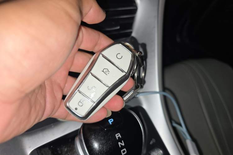 Used BYD Song Pro New Energy 2024 HONOR Edition DM-i 71KM Navigation Model Vehicle Key