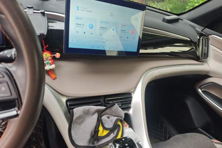 Used BYD Song Pro New Energy 2024 HONOR Edition DM-i 71KM Navigation Model Audio And AC Panel