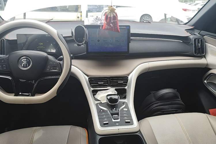 Used BYD Song Pro New Energy 2024 HONOR Edition DM-i 71KM Navigation Model Audio And AC Panel