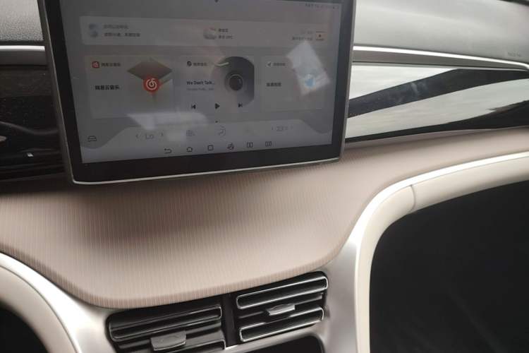 Used BYD Song Pro New Energy 2024 HONOR Edition DM-i 71KM Navigation Model Audio And AC Panel
