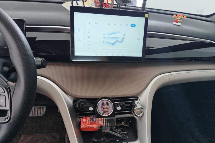 Used BYD Song Pro New Energy 2024 HONOR Edition DM-i 71KM Navigation Model Audio And AC Panel