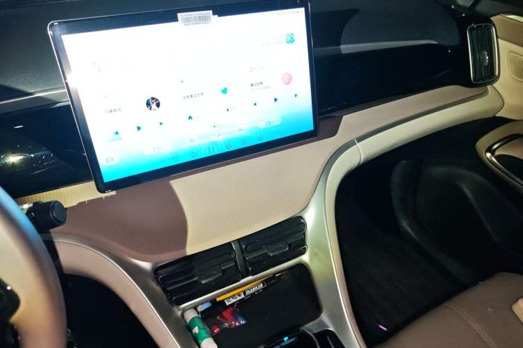 Used BYD Song Pro New Energy 2024 HONOR Edition DM-i 110KM Beyond Model Audio And AC Panel