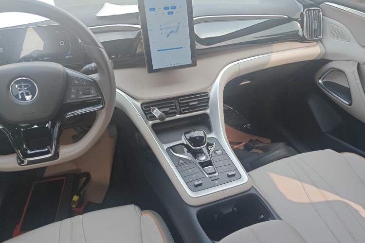 Used BYD Song Pro New Energy 2024 HONOR Edition DM-i 71KM Navigation Model Audio And AC Panel