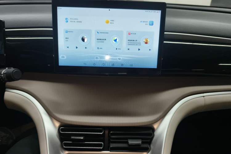 Used BYD Song Pro New Energy 2024 HONOR Edition DM-i 71KM Navigation Model Audio And AC Panel