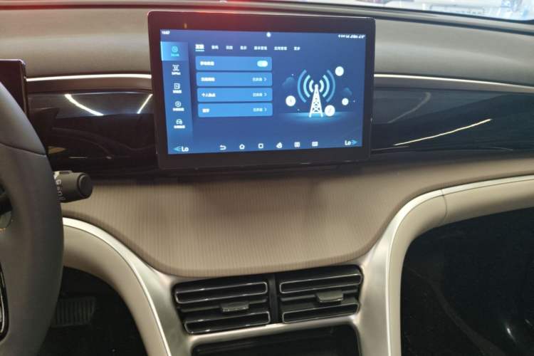 Used BYD Song Pro New Energy 2024 HONOR Edition DM-i 71KM Leading Model Audio And AC Panel