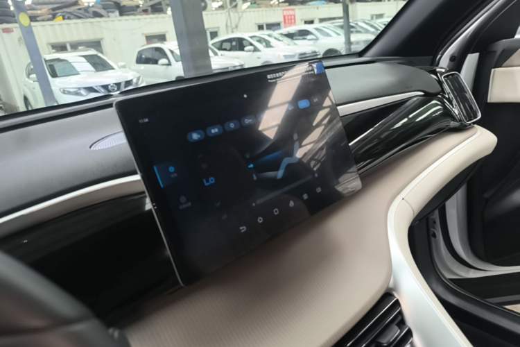 Used BYD Song Pro New Energy 2024 HONOR Edition DM-i 71KM Navigation Model Audio And AC Panel