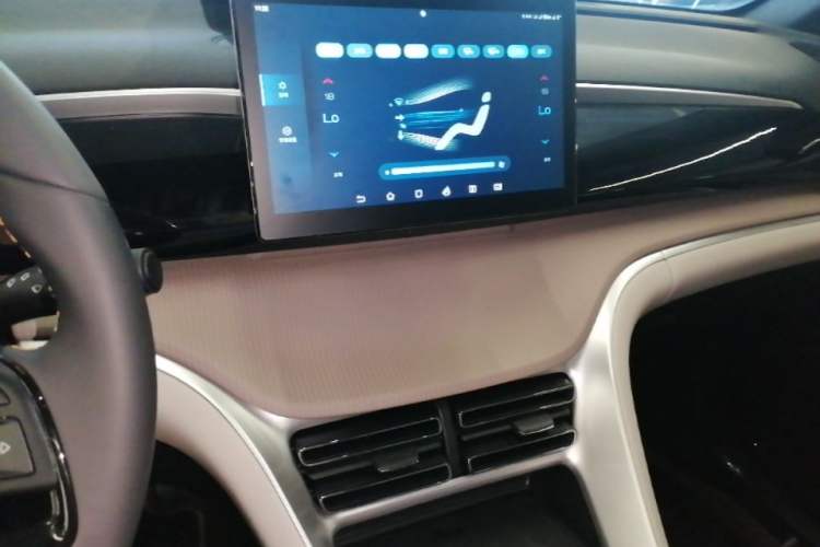 Used BYD Song Pro New Energy 2024 HONOR Edition DM-i 71KM Navigation Model Audio And AC Panel