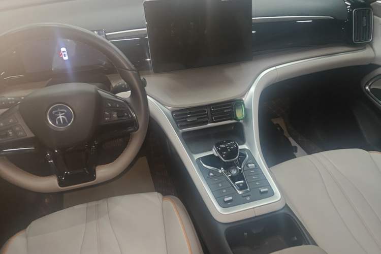 Used BYD Song Pro New Energy 2024 HONOR Edition DM-i 110KM Beyond Model Audio And AC Panel