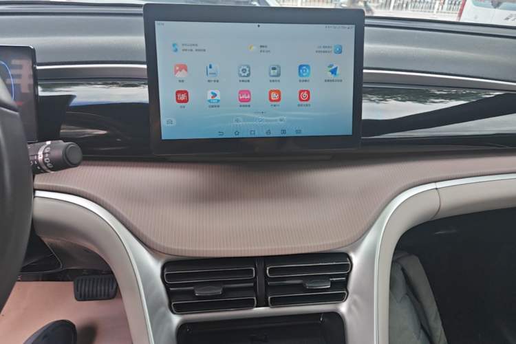 Used BYD Song Pro New Energy 2024 HONOR Edition DM-i 71KM Navigation Model Audio And AC Panel