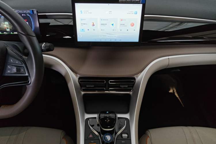 Used BYD Song Pro New Energy 2024 HONOR Edition DM-i 71KM Navigation Model Audio And AC Panel