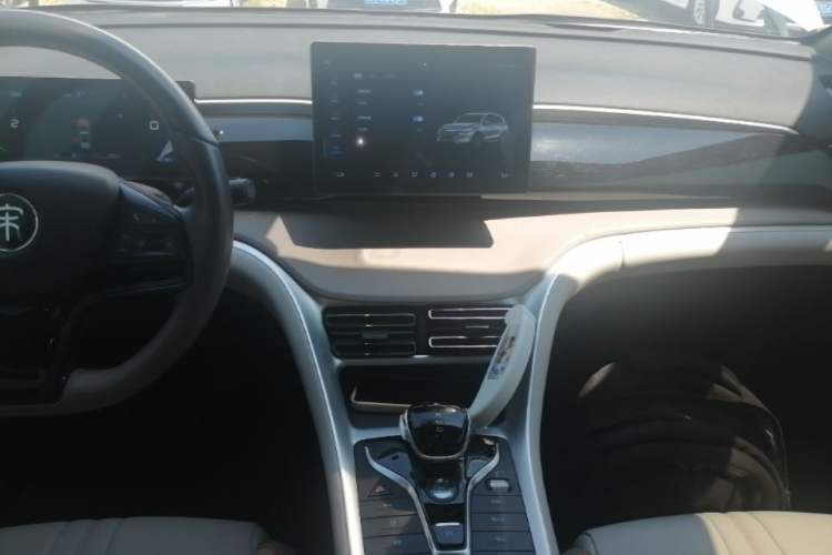 Used BYD Song Pro New Energy 2024 HONOR Edition DM-i 71KM Navigation Model Audio And AC Panel