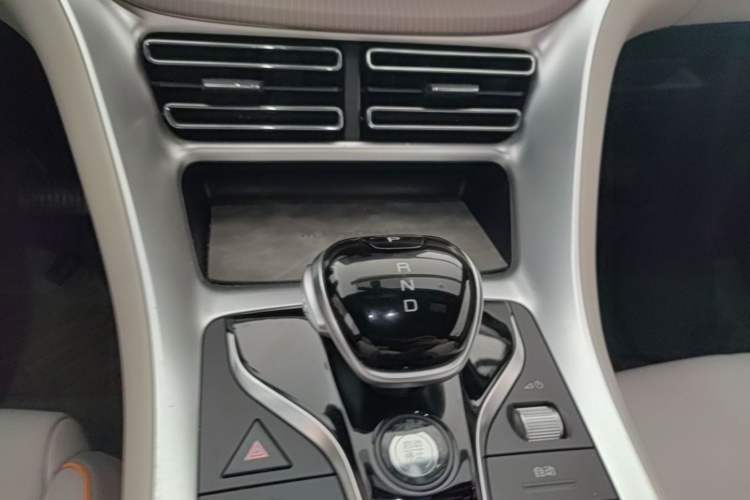 Used BYD Song Pro New Energy 2024 HONOR Edition DM-i 71KM Navigation Model Audio And AC Panel