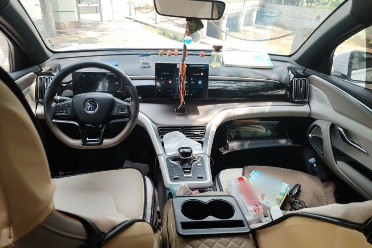 Used BYD Song Pro New Energy 2024 HONOR Edition DM-i 71KM Navigation Model Center Console
