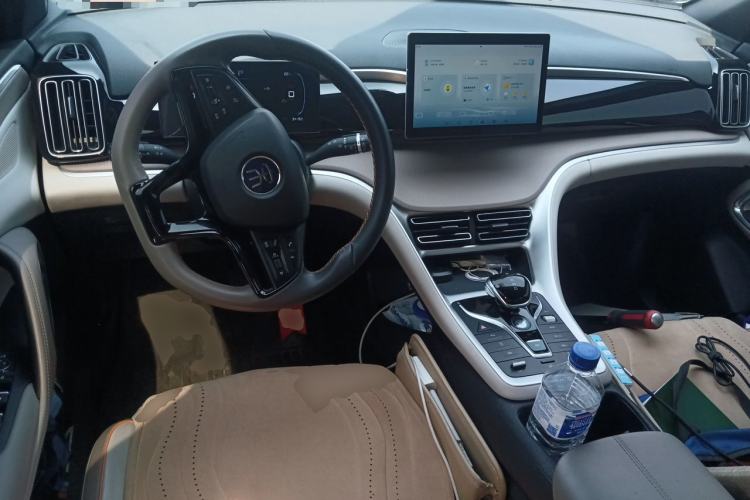 Used BYD Song Pro New Energy 2024 HONOR Edition DM-i 71KM Leading Model Center Console