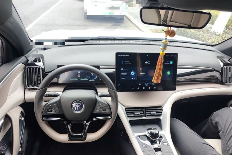 Used BYD Song Pro New Energy 2024 HONOR Edition DM-i 110KM Excellence Model Center Console