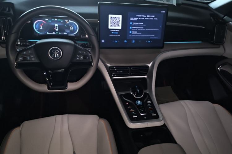 Used BYD Song Pro New Energy 2024 HONOR Edition DM-i 110KM Excellence Model Center Console