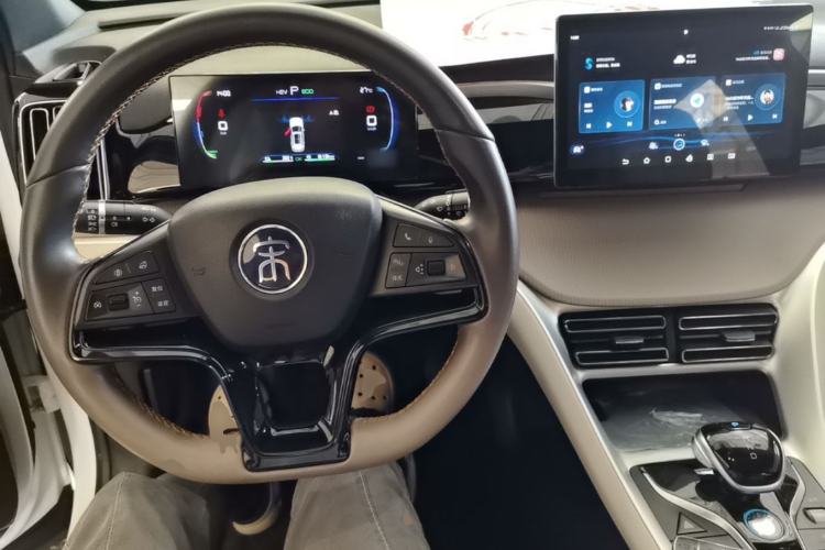 Used BYD Song Pro New Energy 2024 HONOR Edition DM-i 71KM Navigation Model Center Console