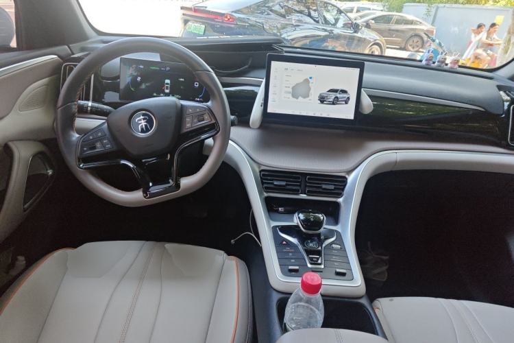 Used BYD Song Pro New Energy 2024 HONOR Edition DM-i 71KM Leading Model Center Console