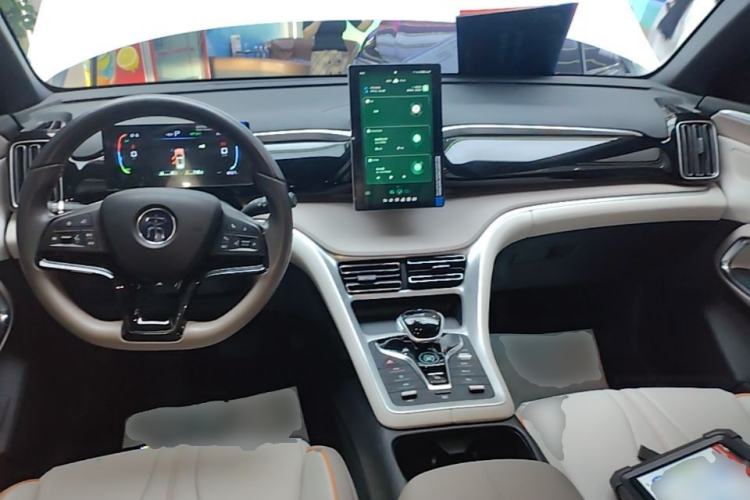Used BYD Song Pro New Energy 2024 HONOR Edition DM-i 71KM Navigation Model Center Console