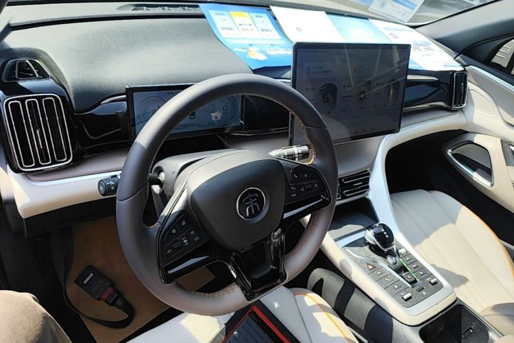 Used BYD Song Pro New Energy 2024 HONOR Edition DM-i 110KM Excellence Model Center Console