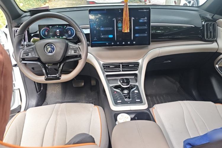 Used BYD Song Pro New Energy 2024 HONOR Edition DM-i 110KM Excellence Model Center Console