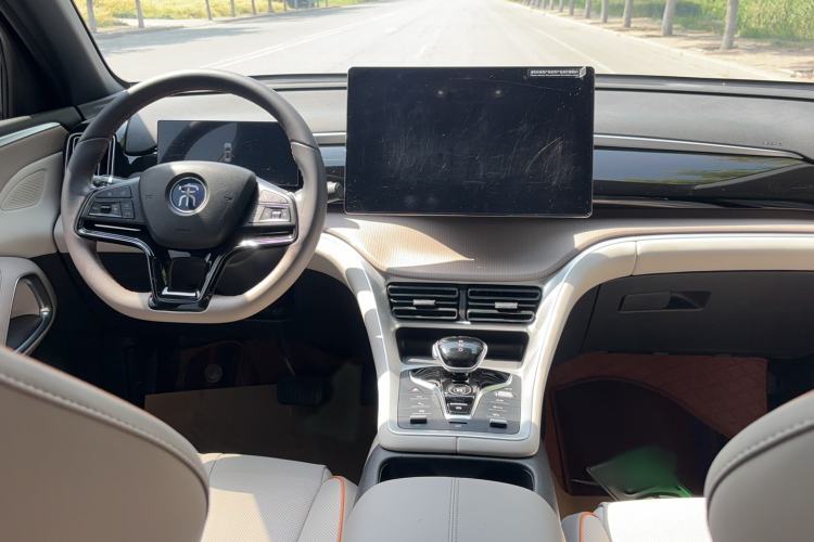 Used BYD Song Pro New Energy 2024 HONOR Edition DM-i 110KM Excellence Model Center Console