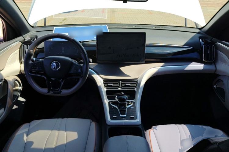 Used BYD Song Pro New Energy 2024 HONOR Edition DM-i 71KM Navigation Model Center Console