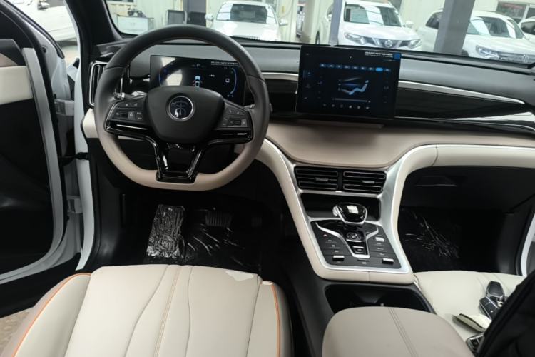 Used BYD Song Pro New Energy 2024 HONOR Edition DM-i 71KM Navigation Model Center Console