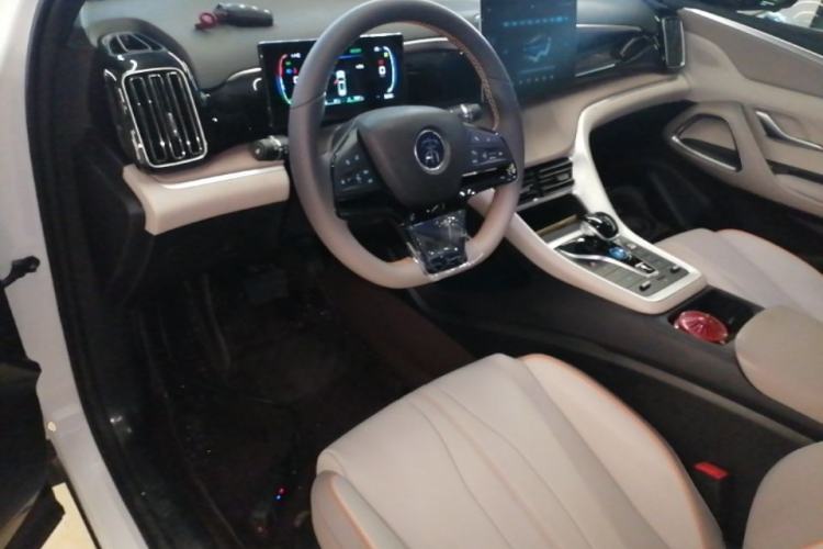 Used BYD Song Pro New Energy 2024 HONOR Edition DM-i 71KM Navigation Model Center Console