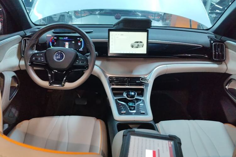 Used BYD Song Pro New Energy 2024 HONOR Edition DM-i 71KM Navigation Model Center Console