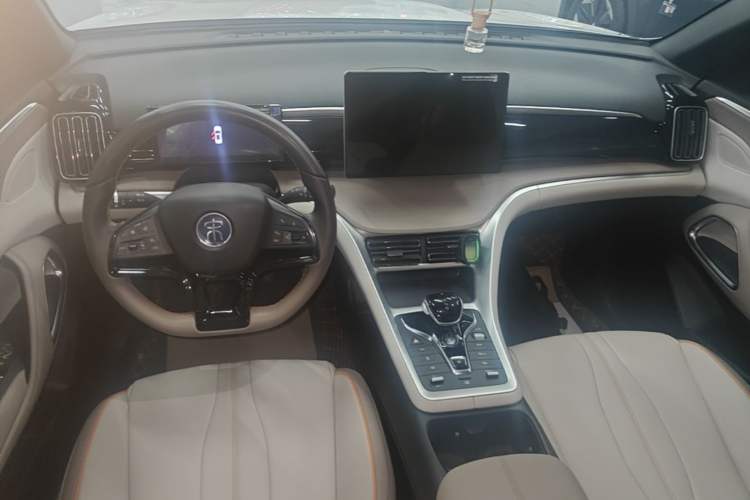 Used BYD Song Pro New Energy 2024 HONOR Edition DM-i 110KM Beyond Model Center Console