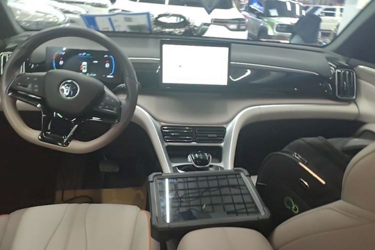 Used BYD Song Pro New Energy 2024 HONOR Edition DM-i 71KM Navigation Model Center Console