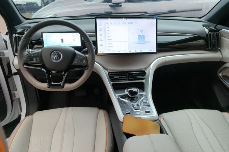 Used BYD Song Pro New Energy 2024 HONOR Edition DM-i 110KM Excellence Model Center Console