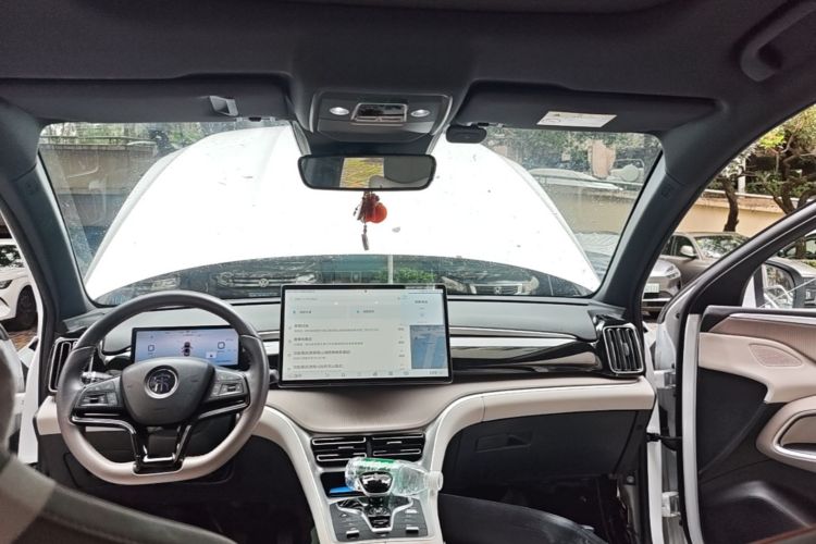 Used BYD Song Pro New Energy 2024 HONOR Edition DM-i 110KM Excellence Model Center Console