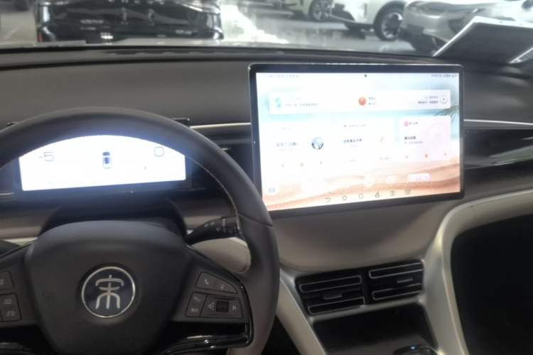 Used BYD Song Pro New Energy 2024 HONOR Edition DM-i 110KM Excellence Model Center Console