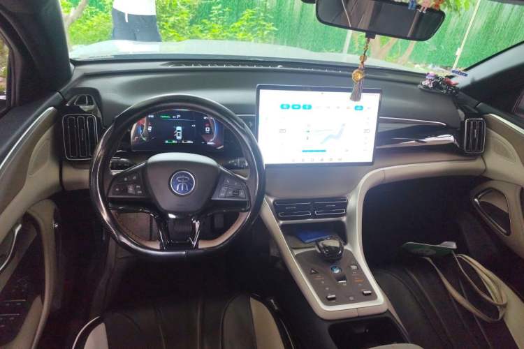 Used BYD Song Pro New Energy 2024 HONOR Edition DM-i 71KM Leading Model Center Console