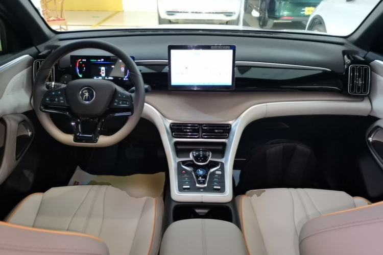 Used BYD Song Pro New Energy 2024 HONOR Edition DM-i 71KM Navigation Model Center Console