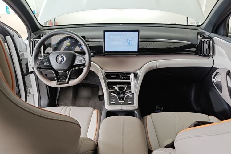 Used BYD Song Pro New Energy 2024 HONOR Edition DM-i 71KM Leading Model Center Console