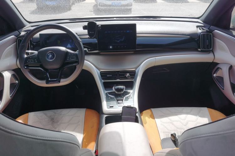 Used BYD Song Pro New Energy 2024 HONOR Edition DM-i 71KM Navigation Model Center Console